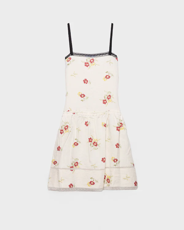 Stickad linne-minidress med blomstermönster