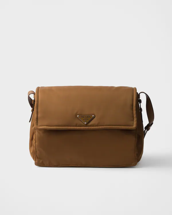 Prada Traveller stor foderad Re-Nylon skuldbag