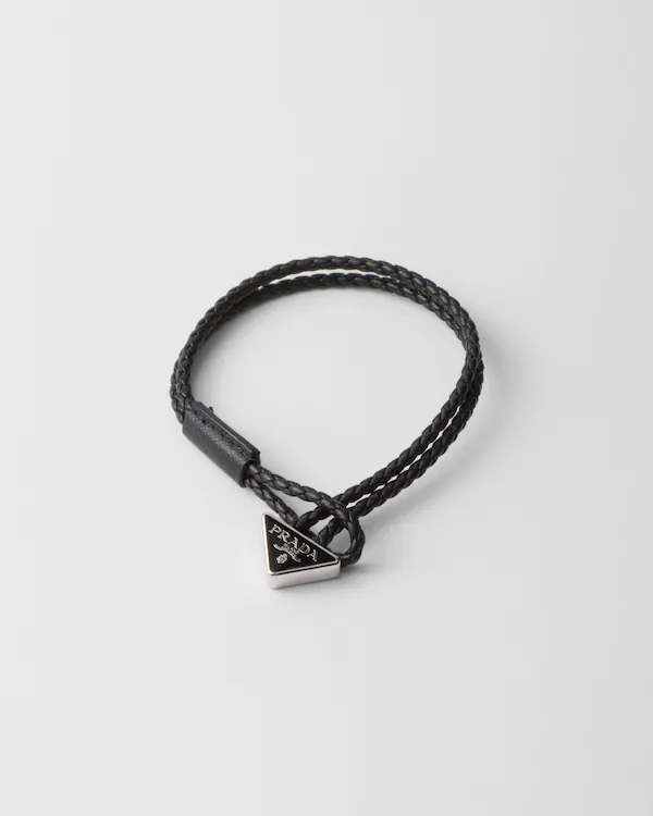 Fjädrad nappalederarmband
