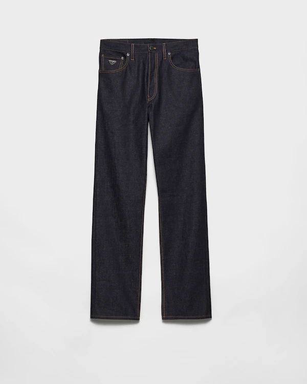 Vanliga rå denimbyxor