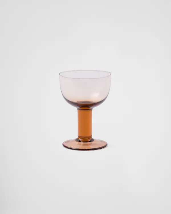 Set med två kristallröda vinglas - Plinth