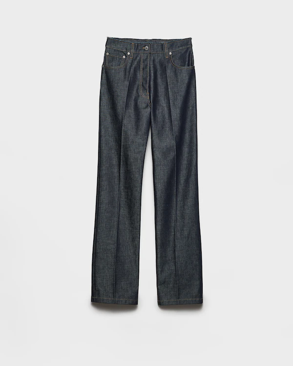 Femfickiga jeans i rå denim