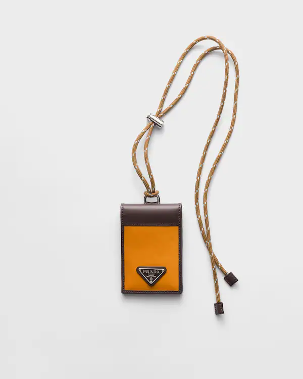 Prada Speedrock Re-Nylon och läderkortehållare med strumpa