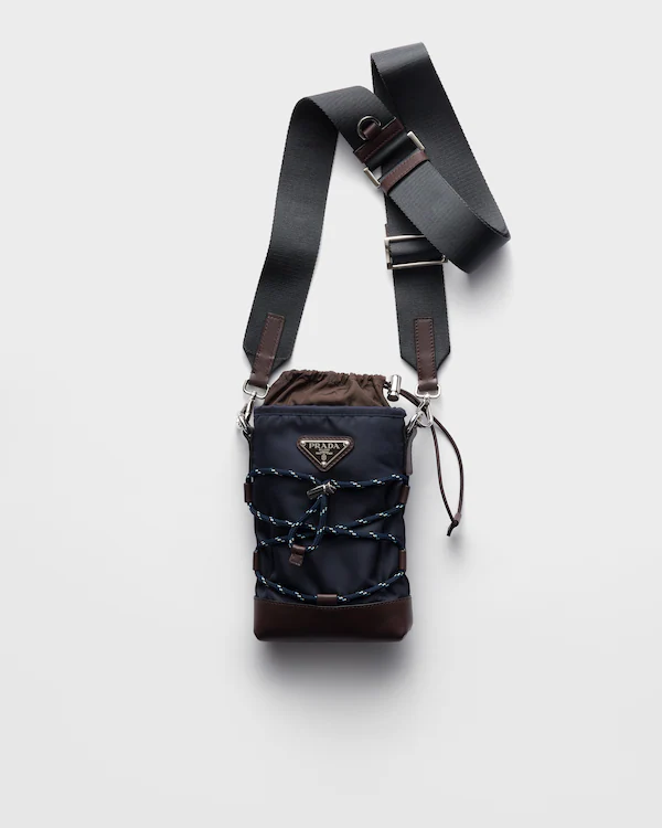 Prada Speedrock Re-Nylon och läder mobiltelefonställare