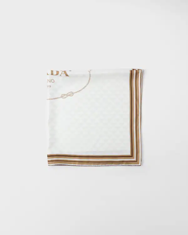 Mönstrad sidenkäppa i twill med jacquard 90