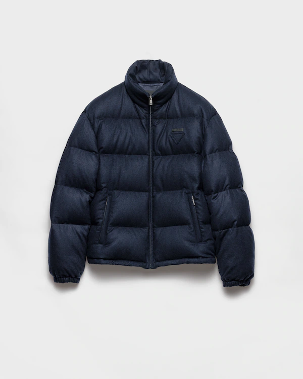 Medium tung cashmer- och fjäderjacka