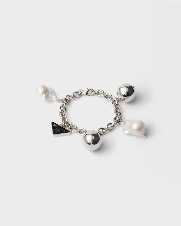 Metallarmband med perlor