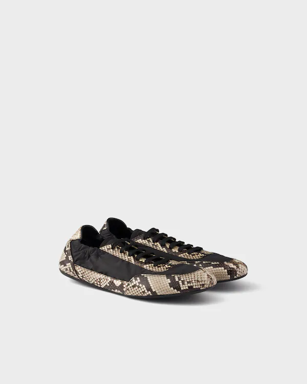 Kollaps Re-Nylon och tryckta Ayers-leddes skor