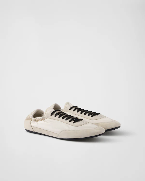 Sammanfallande Re-Nylon- och skinnelasticerade skor