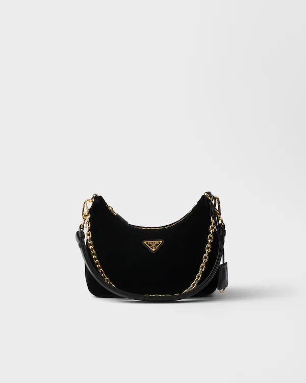 Prada Re-Edition-minibag i siden