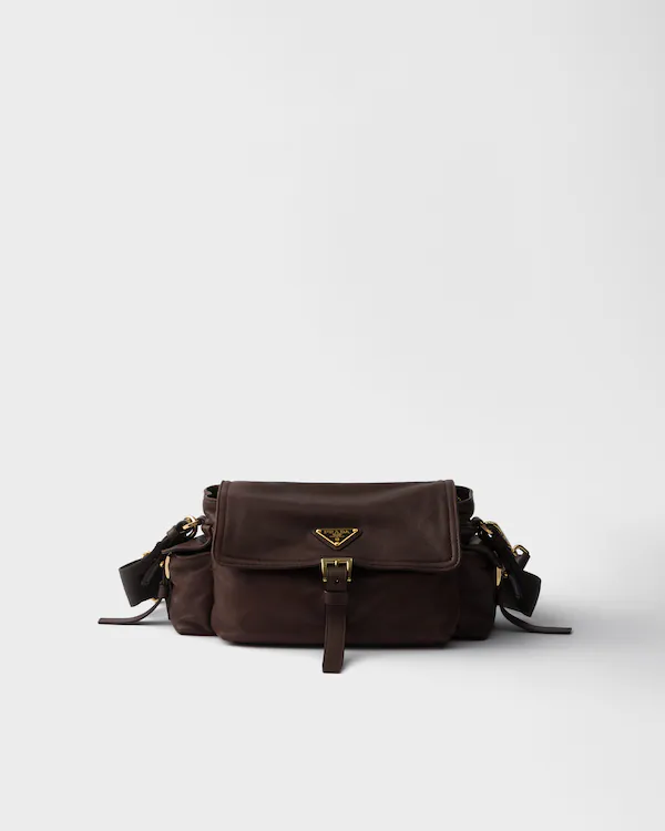 Prada Explore medelstor nappaleder skulderbagage med fläpp