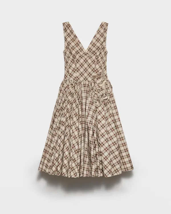 Stickad ruterad poplindress